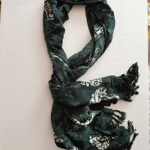 Scarf, summer wrap, seahorses, green - Picture 3 of 6